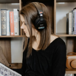 travailler en écoutant de la musique elaee recruteur chasseur de tetes création communication marketing digital