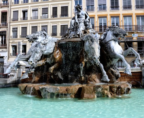 Fontaine_de_Bartholdi_Lyon_250709_04